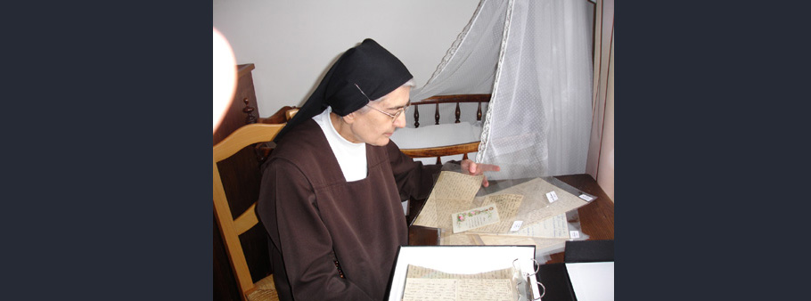 soeur qui s'occupe du courrier