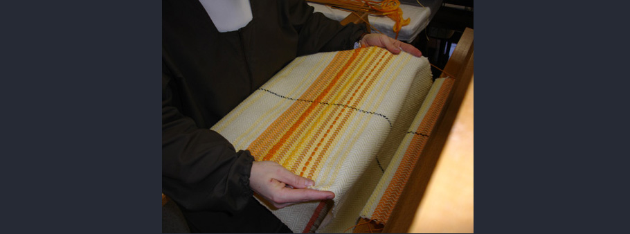 écharpe tissée à la main