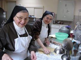 Deux soeurs à la cuisine